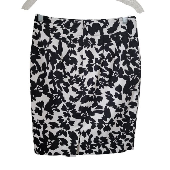 LOFT Size 0P Black & White Floral Pencil Skirt, Excellent, Like New Condition - Picture 2 of 11